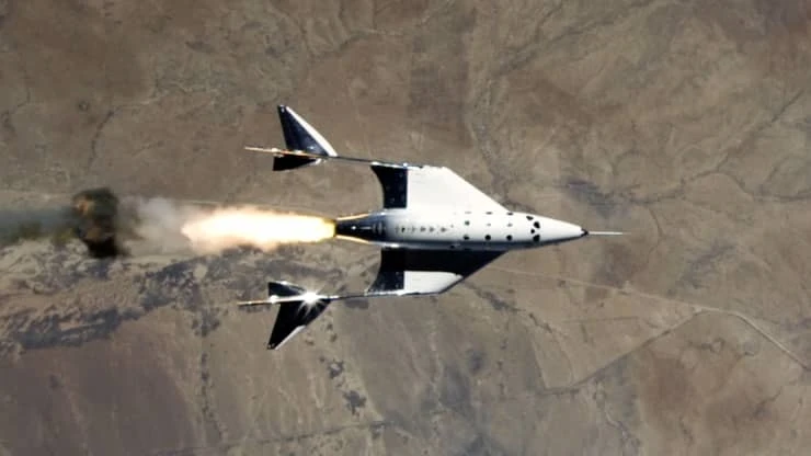 VSS Unity khai hỏa động cơ tên lửa ngay sau khi phóng lên chuyến bay vũ trụ thứ ba vào ngày 22-5. Ảnh: Virgin Galactic.