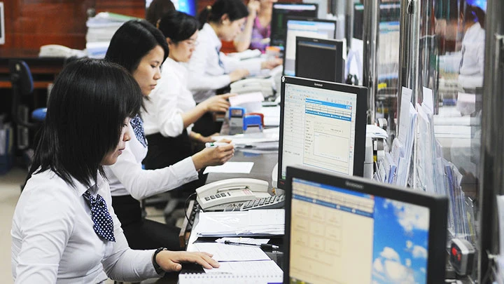 Một số ngân hàng nhỏ thiếu thanh khoản cục bộ. Ảnh: NGUYỆT ANH