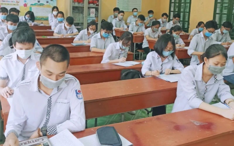 Hơn 44 nghìn học sinh lớp 9 và 12 ở Thái Bình trở lại trường học tập