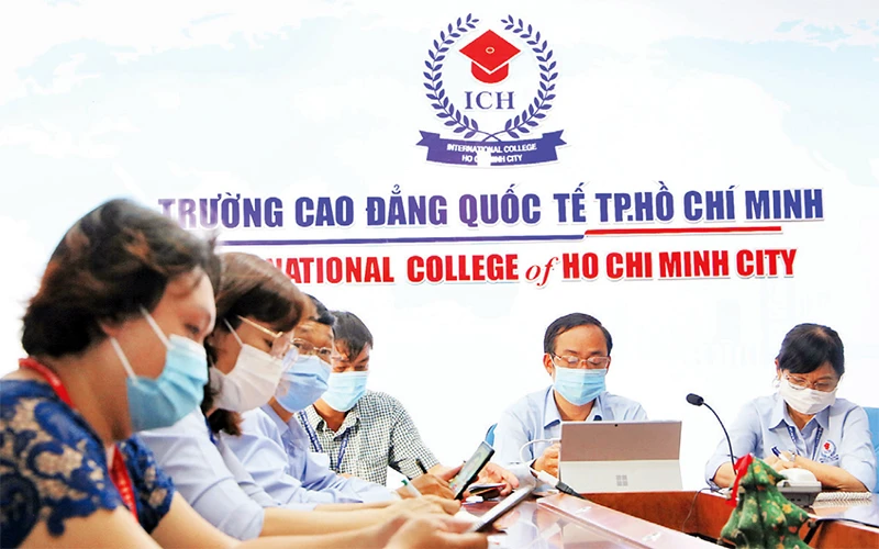 Trường cao đẳng Quốc tế TP Hồ Chí Minh đẩy mạnh kênh đàm phán, ký kết trực tuyến trong thời điểm dịch Covid-19 diễn biến phức tạp.