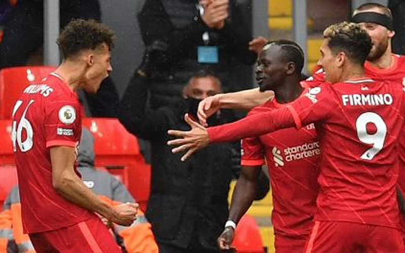 Các cầu thủ Liverpool mừng chiến thắng 2-0 trước Crystal Palace.