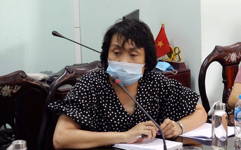 GS, TS Lê Thị Quỳnh Mai, Phó Viện trưởng Viện Vệ sinh Dịch tễ Trung ương hướng dẫn triển khai test nhanh. 