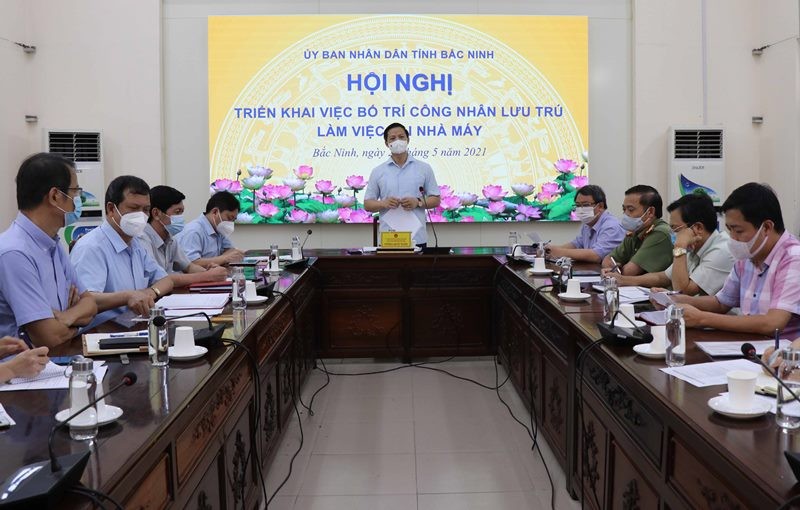 NDO -  Chiều 26-5, UBND tỉnh Bắc Ninh đã có buổi làm việc với các doanh nghiệp lớn trên địa bàn tỉnh nhằm triển khai bố trí công nhân lưu trú làm việc tại nhà máy từ ngày 2-6.