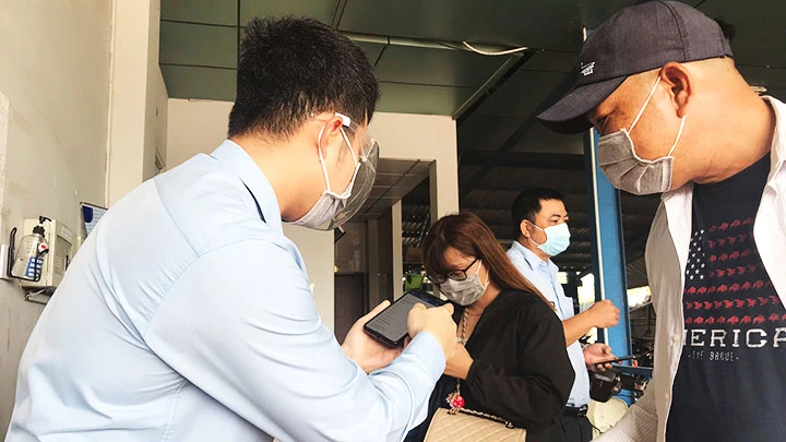 Hướng dẫn khách hàng khai báo y tế điện tử tại Tổng công ty Tân Cảng Sài Gòn.