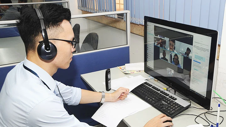 Trung tâm Giới thiệu việc làm Hà Nội duy trì hoạt động trực tuyến. Ảnh: HẢI NAM