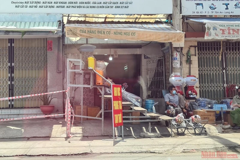 Phong tỏa một số hộ dân sống gần nhà BN 6731 cư trú tại khu phố 3, phường 2, TP Tân An, tỉnh Long An. 