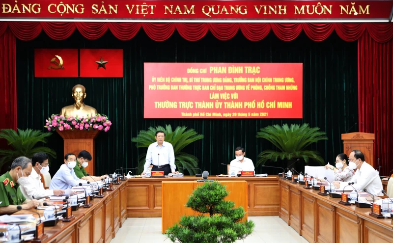 Đồng chí Phan Đình Trạc phát biểu tại buổi làm việc với Thường trực Thành ủy TP Hồ Chí Minh. (Ảnh: vov.vn)