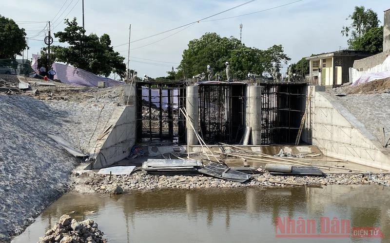 Cầu Hà Thanh ở xã Yên Nhân, huyện Yên Mô, tỉnh Ninh Bình đã được khắc phục sự cố và tiếp tục thi công.