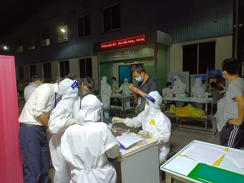 Điều động thêm gần 1.000 nhân lực y tế hỗ trợ Bắc Giang chống dịch