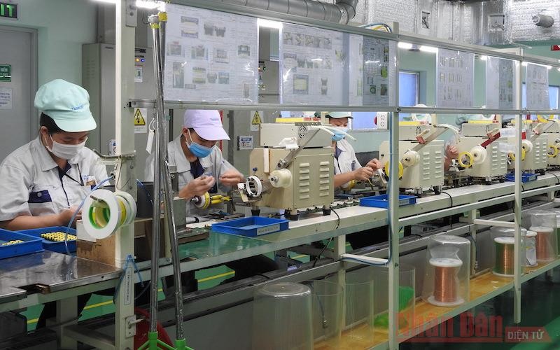 Sản xuất theo quy định giãn cách tại công ty Tabuchi (Nhật Bản) tại khu công nghiệp Đại Đồng, Hoàn Sơn, Bắc Ninh (Ảnh minh họa: Thái Sơn)..
