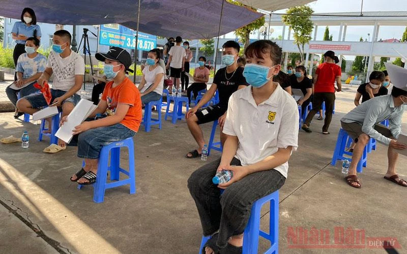 Một số bệnh nhân Covid-19 tại Bắc Giang được ra viện trong ngày 31-5. (Ảnh: ĐẶNG GIANG)