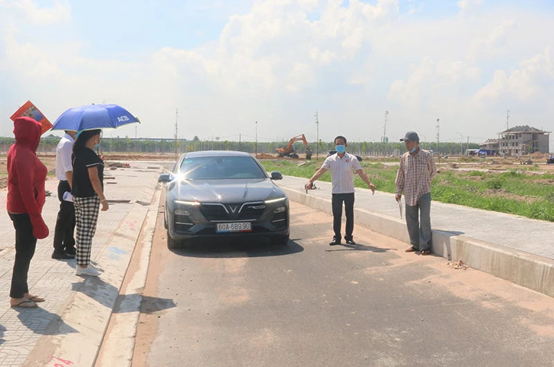 Nhiều hộ dân chưa nhận bàn giao đất đợt đầu tiên ở khu tái định cư Lộc An – Bình Sơn, vì đường 4m.