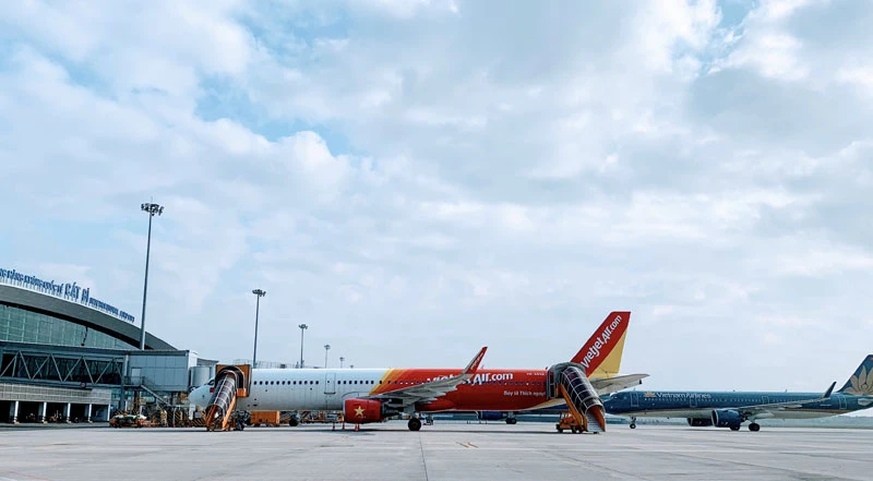 Cảng hàng không quốc tế Cát Bi thường xuyên đón từ 3-5 chuyến bay/ngày đến từ TP Hồ Chí Minh và ngược lại.