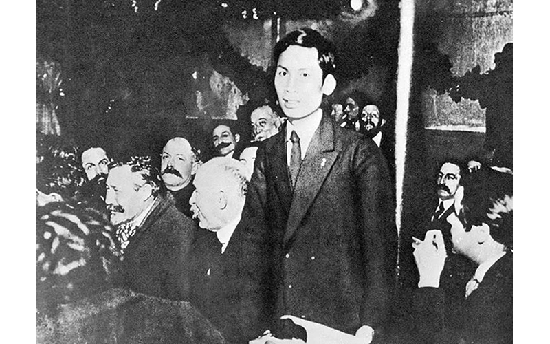 Ðồng chí Nguyễn Ái Quốc tham dự Ðại hội lần thứ 18 Ðảng Xã hội Pháp ở TP Tours (từ ngày 25 đến 30-12-1920) với tư cách đại biểu Ðông Dương. Ảnh tư liệu TTXVN 