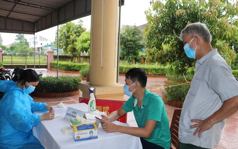 Các địa phương ở Hà Tĩnh đang khẩn trương truy vết các trường hợp liên quan đến hai ca dương tính với virus SARS-CoV-2.