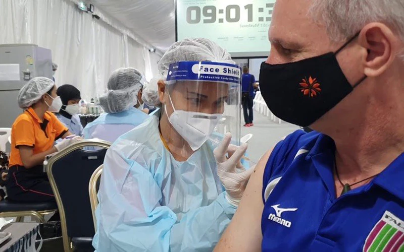 Tỉnh Phuket đang gấp rút tiêm chủng vaccine ngừa Covid-19 để chuẩn bị mở cửa du lịch vào ngày 1-7 tới. (Ảnh: Phuket News)