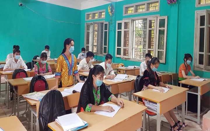 Giờ ôn tập môn Lịch sử của học sinh lớp 12 Trường phổ thông dân tộc bán trú THPT Nậm Pồ (huyện Nậm Pồ, Điện Biên). 