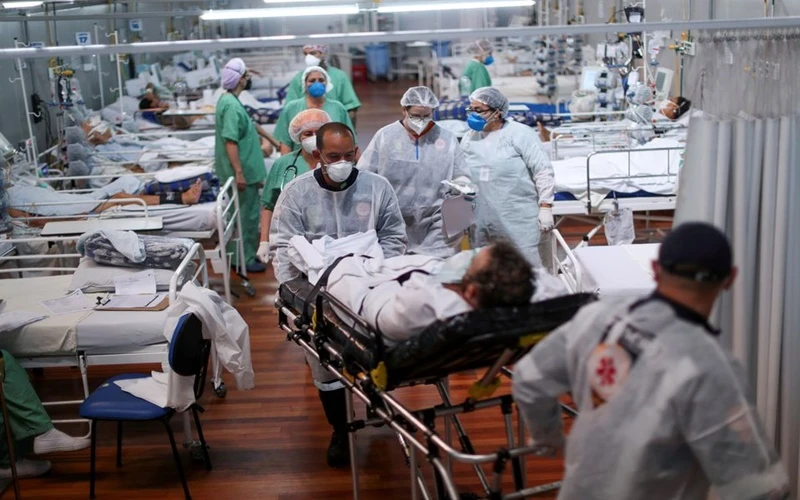 Bệnh viện dã chiến điều trị Covid-19 tại ngoại ô TP Sao Paulo, Brazil, ngày 7-4. (Ảnh: Reuters)