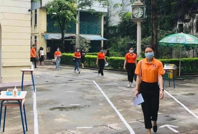Diễn tập phòng, chống dịch Covid-19 chuẩn bị cho kỳ thi vào lớp 10 tại Trường THPT Phan Đình Phùng, Hà Nội 