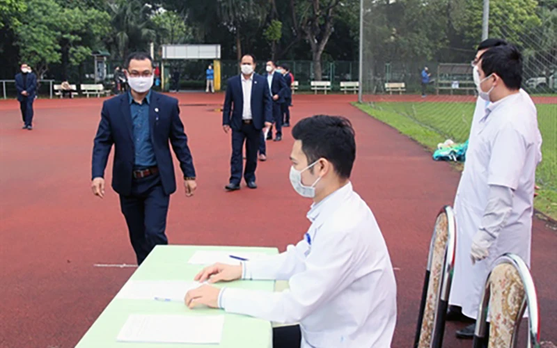 Kiểm soát phòng, chống dịch Covid-19 tại Trung tâm Huấn luyện thể thao quốc gia Hà Nội. Ảnh: Y TRANG 