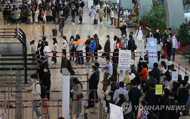 Sân bay quốc tế Gimpo ở phía tây Seoul chật cứng du khách (Ảnh: YONHAP)