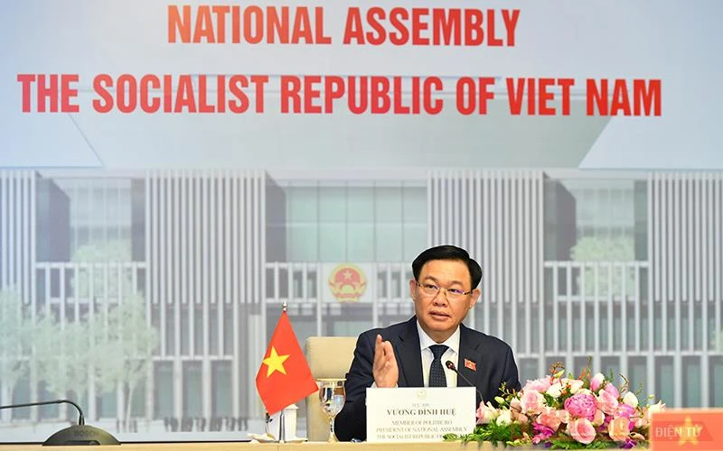 Chủ tịch Quốc hội Vương Đình Huệ phát biểu tại buổi hội đàm. Ảnh: Duy Linh