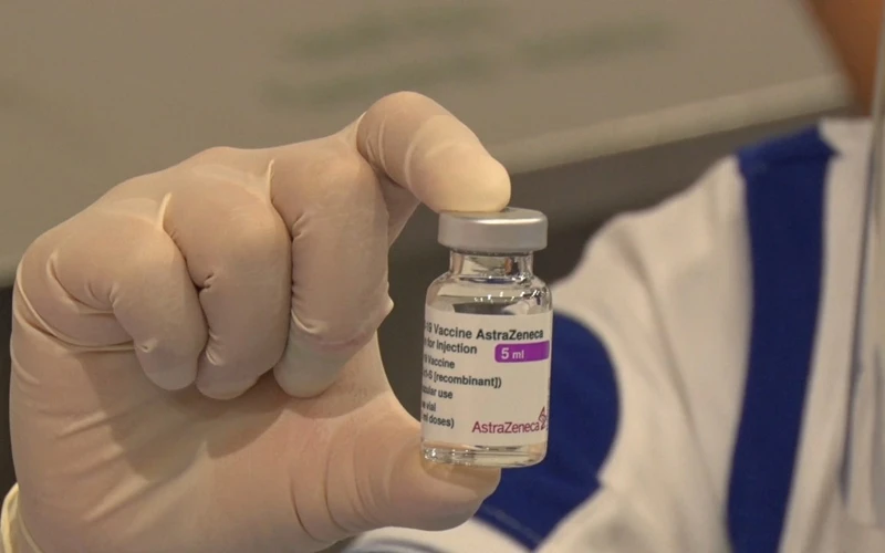 Thái Lan tiếp nhận lô vaccine AstraZeneca đầu tiên gồm 1,8 triệu liều được sản xuất trong nước hôm 4-6 (Ảnh Tuấn Anh)