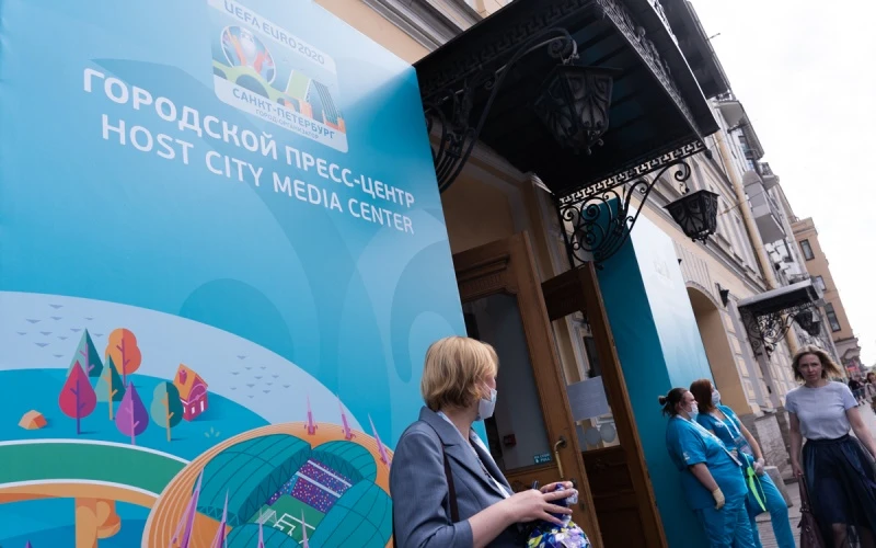 Trung tâm báo chí phục vụ EURO 2020 trên đại lộ Nevsky ở St.Petersburg. (Ảnh: THANH THỂ)