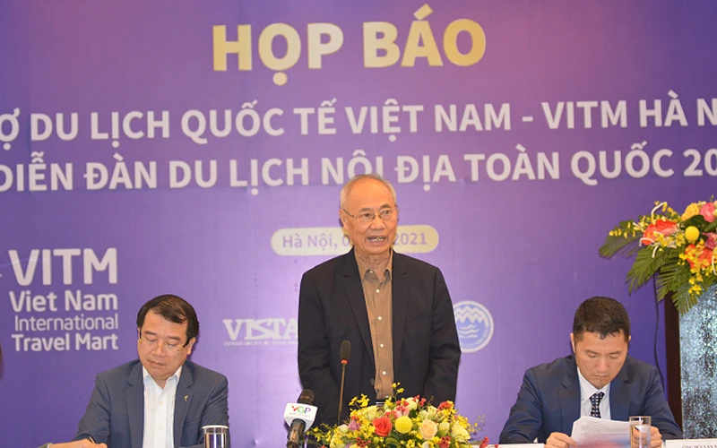 Ông Vũ Thế Bình - Phó Chủ tịch thường trực Hiệp hội Du lịch Việt Nam tại buổi họp báo về Hội chợ VITM Hà Nội 2021 và Diễn đàn Du lịch Nội địa toàn quốc 2021. (Ảnh: VITA)