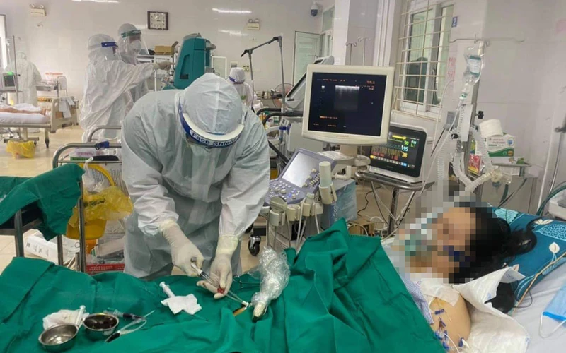 Bệnh nhân thở máy cuối cùng tại Bệnh viện Phổi Bắc Giang được rút ống nội khí quản