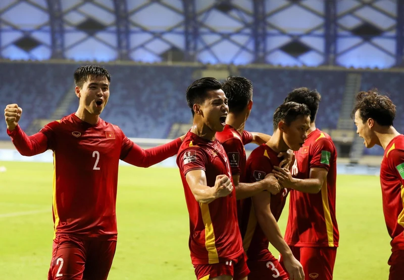 Tuyển Việt Nam lên hạng 90 thế giới sau khi đánh bại Indonesia và Malaysia. (Ảnh: TTXVN)