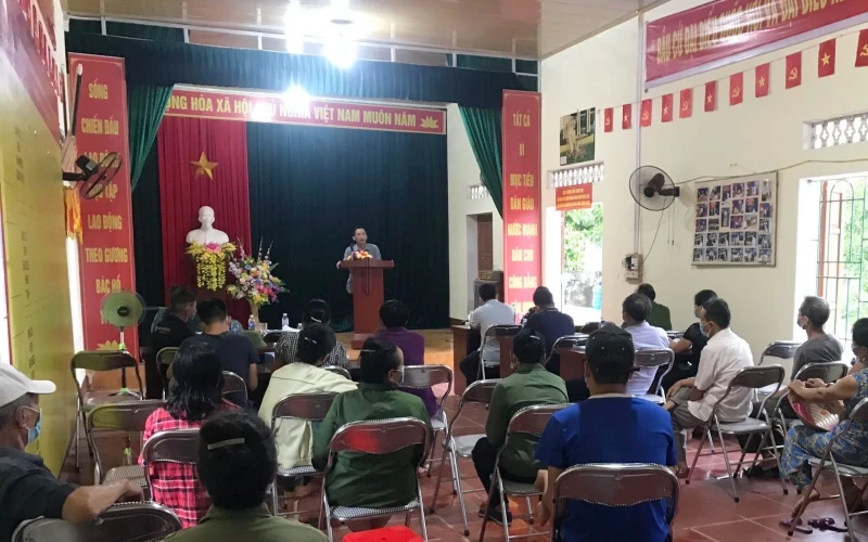 Lãnh đạo huyện Lương Sơn họp triển khai công tác sơ tán dân.