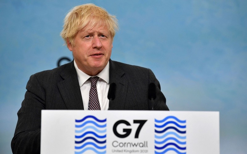 Thủ tướng Anh Boris Johnson tại cuộc họp báo sau khi dự Hội nghị cấp cao G7, ngày 13-7. (Ảnh: Getty Images)