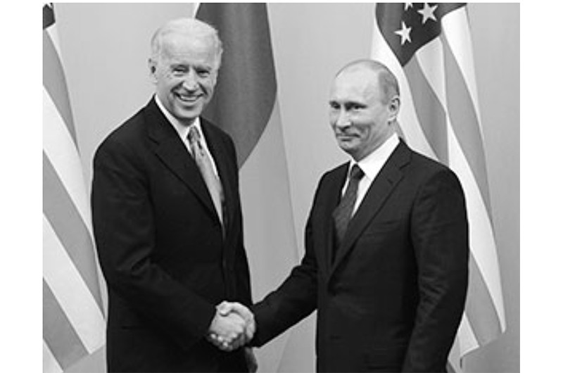 Tổng thống Nga Vladimir Putin (bên phải) và người đồng cấp Mỹ Joe Biden (Nguồn ảnh: TASS)