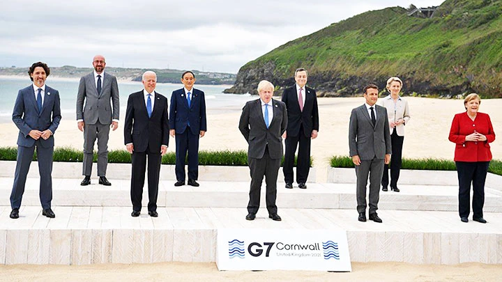 Các nhà lãnh đạo G7 chụp ảnh chung tại Cornwall. Ảnh: EPA