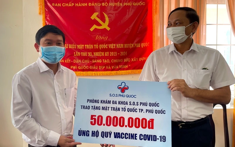 Phòng khám đa khoa SOS Phú Quốc ủng hộ 50 triệu đồng.