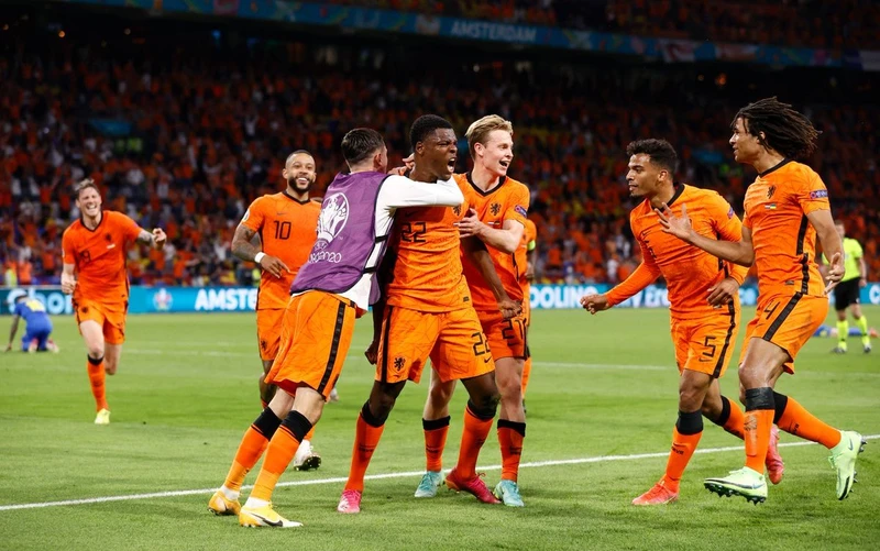 Dumfries (số 22) ghi bàn thắng quyết định đem về thắng lợi mở màn cho Hà Lan. (Ảnh: UEFA)