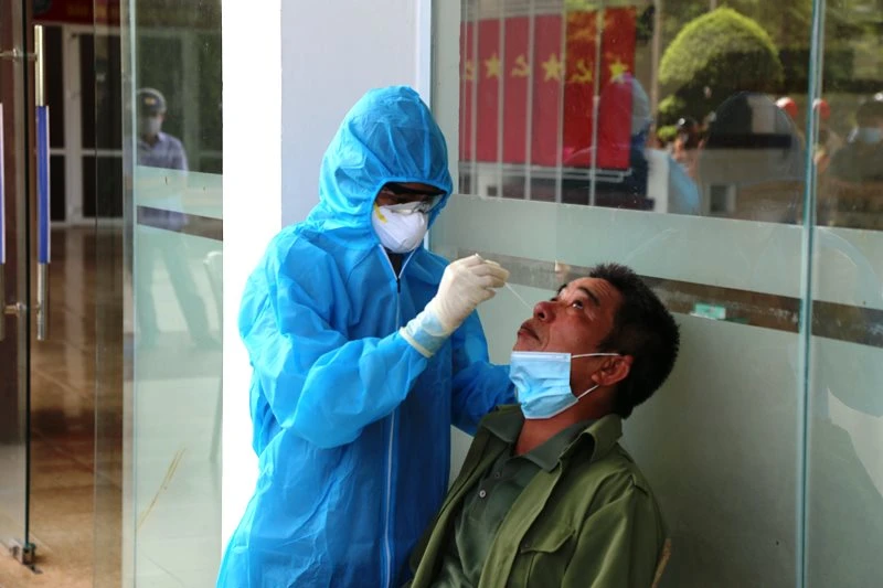 Hà Tĩnh thành lập cơ sở xét nghiệm sàng lọc virus SARS-CoV-2 trên toàn tỉnh.