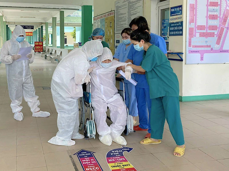 Bệnh nhân 81 tuổi nhiễm Covid-19 tại Đà Nẵng hồi sinh diệu kỳ, xuất viện sáng 15-6.