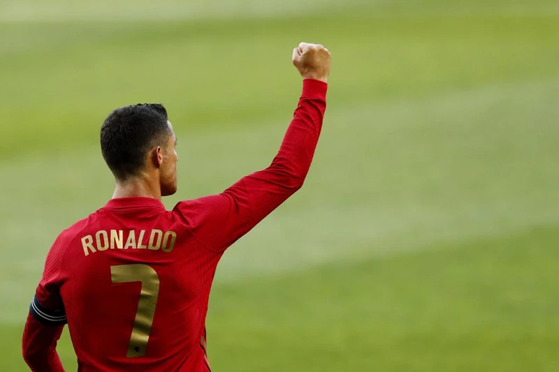 Cristiano Ronaldo là cầu thủ duy nhất trong lịch sử tham dự 5 kỳ Euro. (Ảnh: Getty Images) 