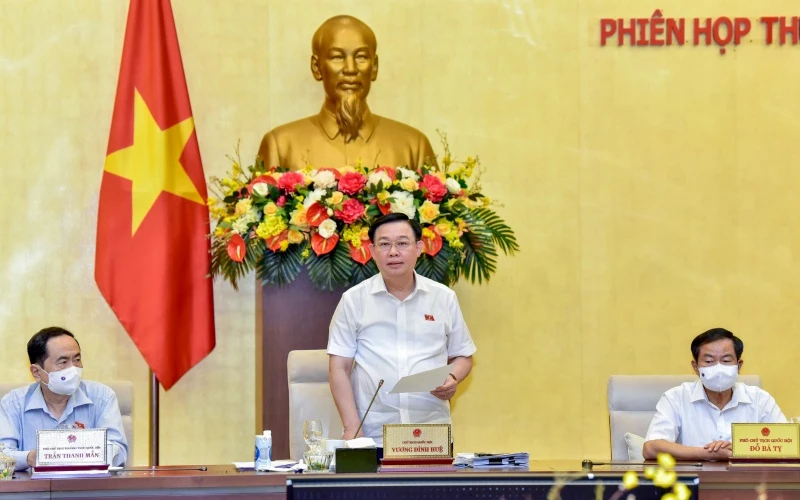 Chủ tịch Quốc hội Vương Đình Huệ phát biểu bế mạc phiên họp.