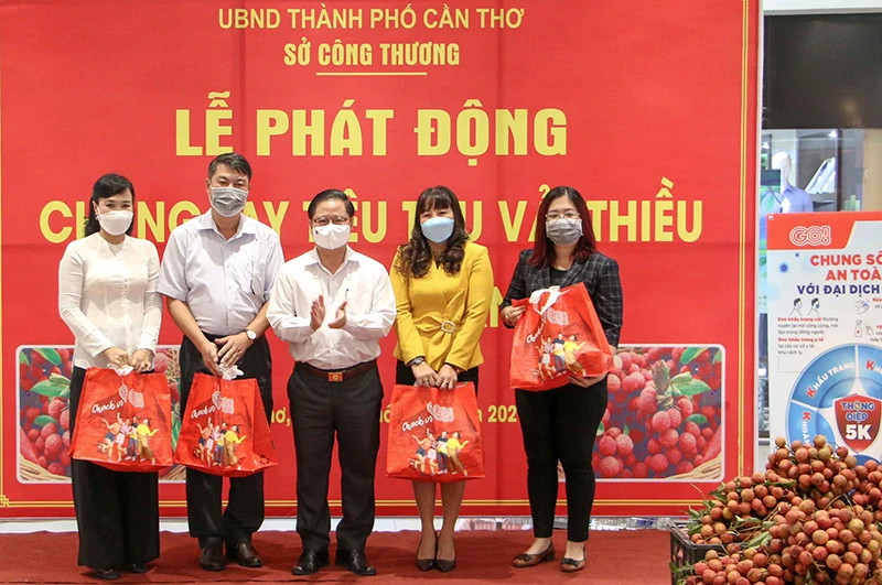 Cần Thơ phát động hỗ trợ tiêu thụ vải thiều Bắc Giang.