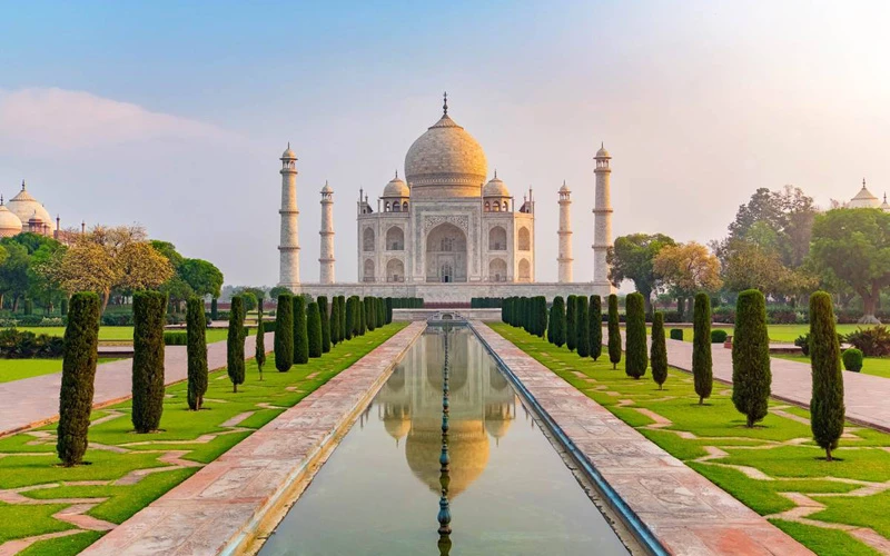 Trước đại dịch, di sản UNESCO-Đền Taj Mahal là một trong những địa điểm du lịch nổi tiếng nhất tại Ấn Độ, thu hút 7 triệu lượt du khách tới thăm mỗi năm. (Ảnh: GETTY)