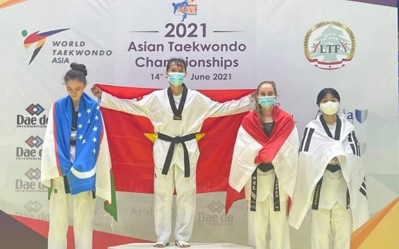 Kim Tuyền giành Huy chương Vàng hạng 49 kg nữ.