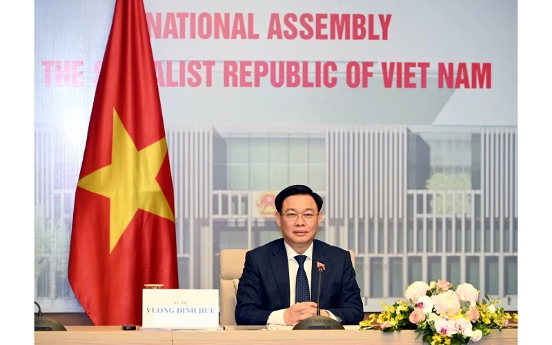 Chủ tịch Quốc hội Vương Đình Huệ phát biểu tại buổi hội đàm với Chủ tịch Nhân đại Trung Quốc Lật Chiến Thư.