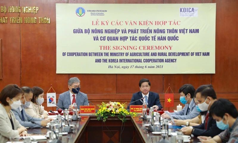 Bộ Nông nghiệp và Phát triển nông thôn cùng cơ quan hợp tác quốc tế Hàn Quốc Koica ký kết các văn kiện hợp tác về nông nghiệp.
