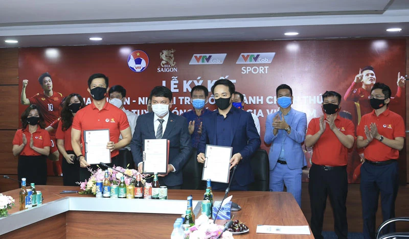 SABECO ký thỏa thuận hợp tác với Liên đoàn Bóng đá Việt Nam (VFF) và Công ty Cổ phần Phát triển thể thao VTVCab (VTVCab Sport). 