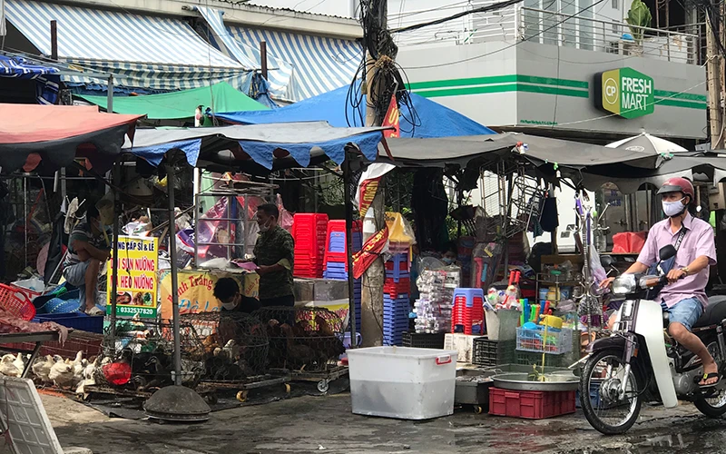 TP Hồ Chí Minh dừng hoạt động các chợ tự phát.