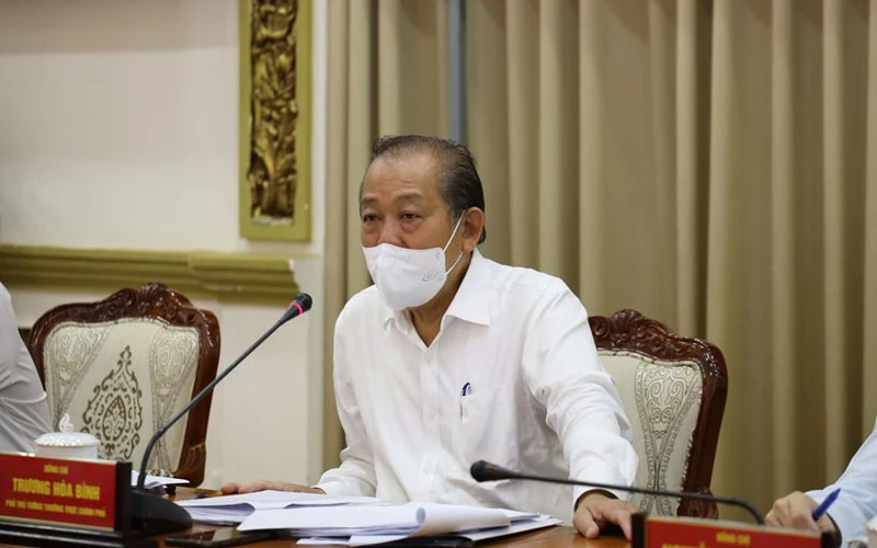 Phó Thủ tướng Thường trực Chính phủ Trương Hòa Bình phát biểu chỉ đạo tại cuộc họp.