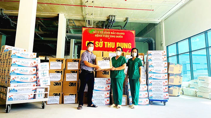Hỗ trợ y, bác sĩ chống dịch Covid-19 tại Bắc Giang
